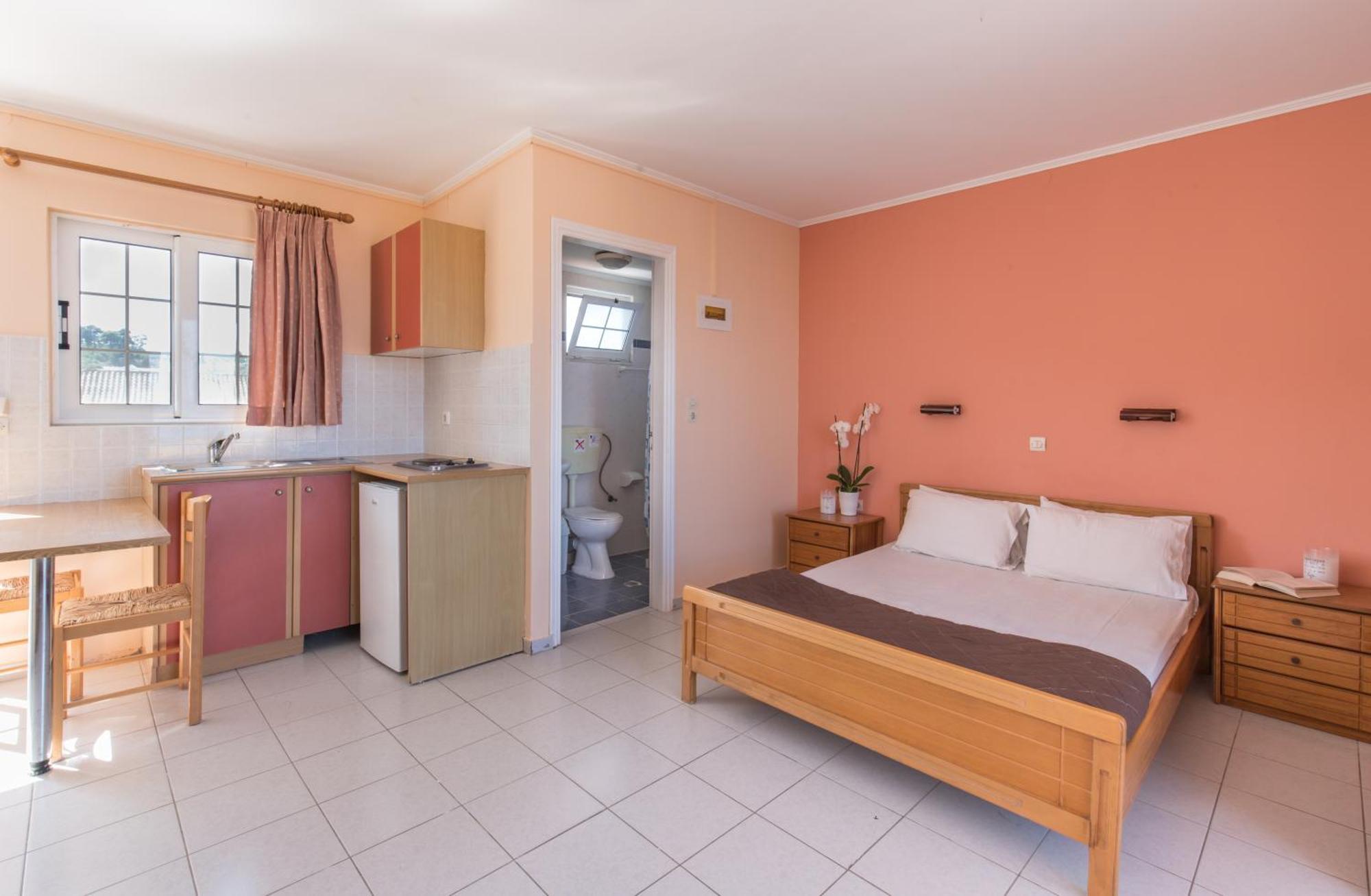 Guest house Socrates Laganas